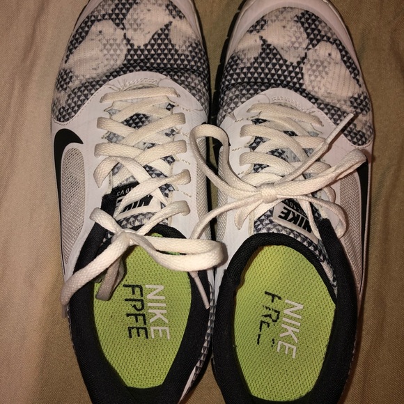 Nike Shoes - Nike running shoe Nike Shoes - Nike running shoe